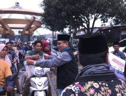 BNNK Kuantan Singingi Bagi-bagi Takjil Gratis