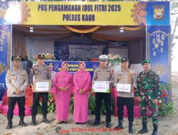 Ketua Bhayangkari Polsek Nasal Kunjungi Pos Ops Ketupat Laguna Nasal 2025 Polres Kaur dan Berikan Bingkisan