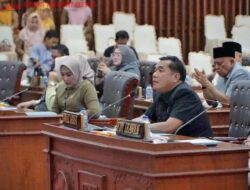 Sidang Paripurna Dengan Agenda Penyampaian Nota Penjelasan Gubernur Atas Ranperda