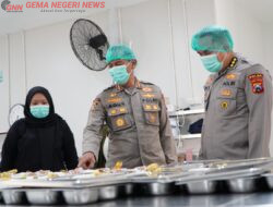 Polda Jatim Dukung Asta Cita Salurkan Ribuan Porsi Makanan Bergizi Gratis untuk Pelajar