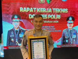 Biddokkes Polda Papua Barat Terima Dokkes Award dari Pusdokkes Polri di Rakernis 2025