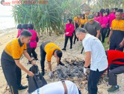 Semangat Kebersamaan! Polres Kaur Rayakan Hari Bhayangkara ke-79 dengan Bersih Pantai dan Family Gathering