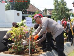 Alumni Akpol 90 Tanam Pohon di Monumen Palagan Ambarawa