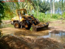 PT RCI, Pemdes Ulak Pandan, dan Polsek Nasal Normalisasi Kali Pematang Bungin