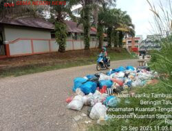 Ketika Jalan Menuju Sekolah Dipenuhi Sampah, Siapa yang Peduli?