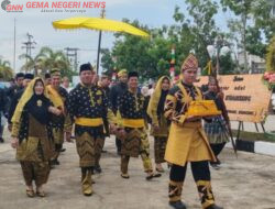 LAM Kuansing Tabalkan Gelar Datuk kepada Bupati dan Wakil Bupati Kuansing