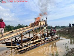 Tindak Lanjuti Laporan Warga, Polisi Bakar Satu Rakit PETI di Pulau Busuk Inuman