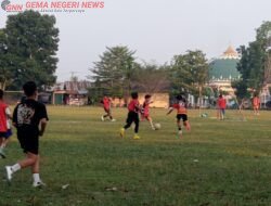 Bola Botak, Lapangan Sederhana, dan Mimpi Besar Anak-Anak Air Emas