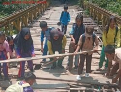 Keselamatan Anak SDN 72 Kaur Terancam, Jembatan Rusak Jadi Jalur Berbahaya Setiap Hari