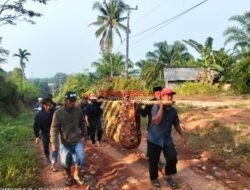 Ambulans Tak Bisa Masuk, Jenazah Warga Kaur Ditandu 12 Kilometer Selama Lima Jam