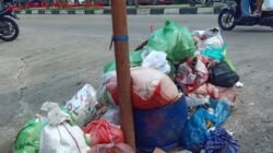 Sampah Menggunung di Jantung Kota Teluk Kuantan, Iuran Jalan Terus, Pelayanan Dipertanyakan