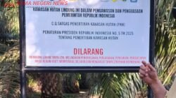 Plang Negara di Depan Kantor Camat, Nama Anggota DPRD Aktif Dipertanyakan