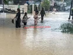 Jalan Limbungan Rumbai Terendam Banjir hingga 40 Sentimeter, Aktivitas Warga Terganggu