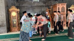 Jumat Keliling di Masjid Agung Al-Kahfi, Kapolres Kaur Ajak Warga Perangi Narkoba dan Jaga Kamtibmas