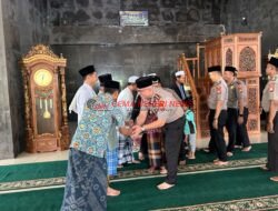 Jumat Keliling di Masjid Agung Al-Kahfi, Kapolres Kaur Ajak Warga Perangi Narkoba dan Jaga Kamtibmas